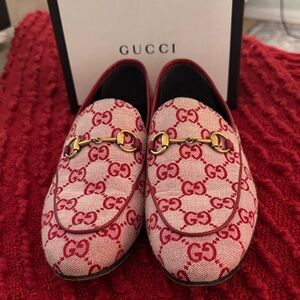Gucci Women's Red and White Patterned Loafers